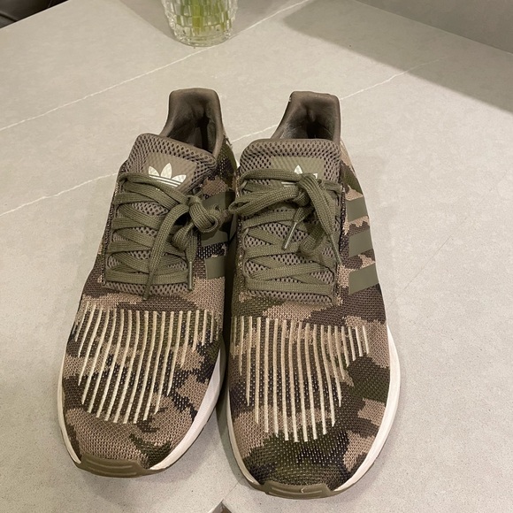 camo tennis shoes